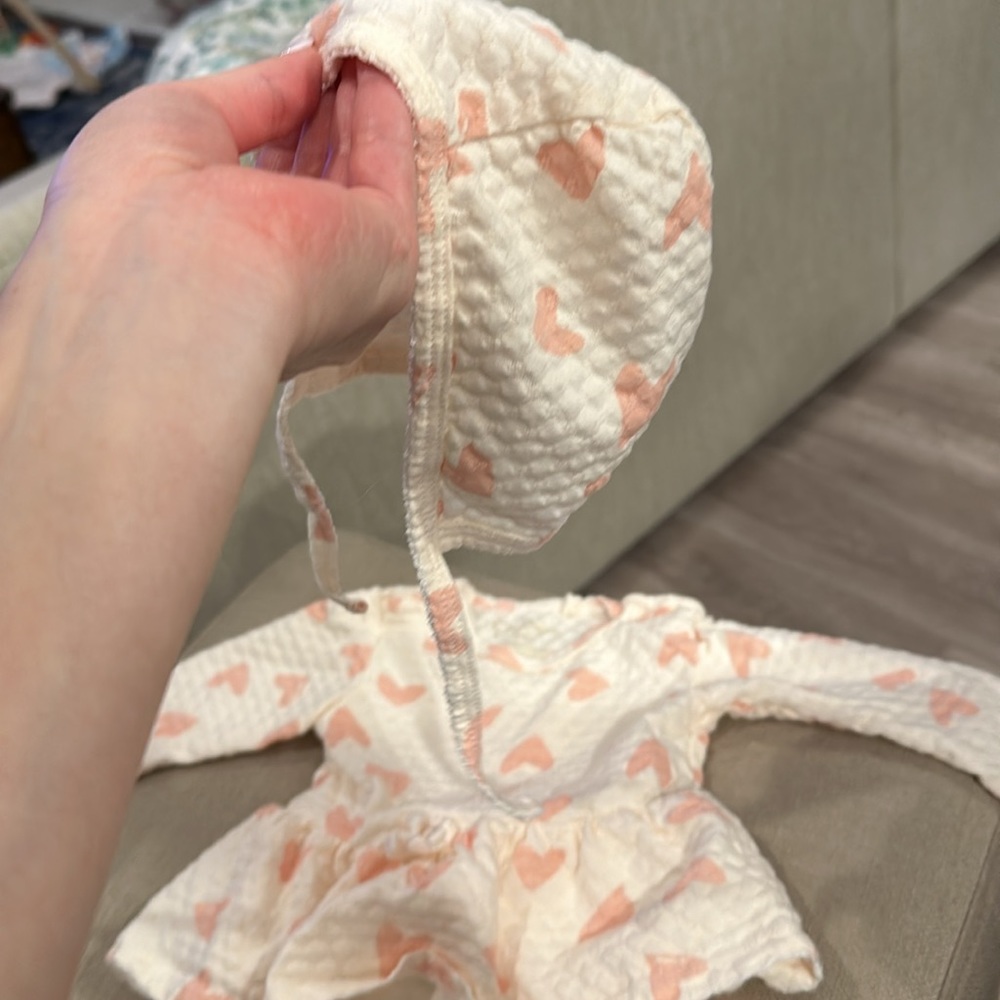 Onesie, heart, long sleeve, dress with bonnet - Picture 4 of 5